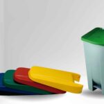 Cubo basura con pedal y ruedas